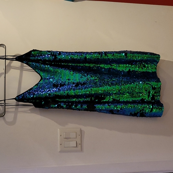 Green Sequin dress - Picture 4 of 4